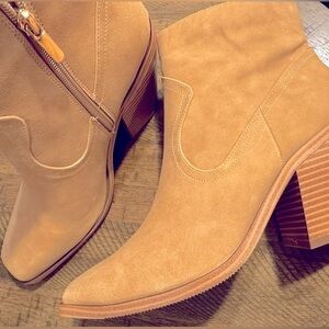 NWOB square toe western ankle boots